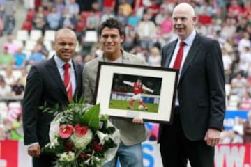 Moreno llegó al AZ Alkmaar en 2007, donde salió campeón de la Eredivisie y recibió multiples reconocimientos.