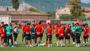 Plantilla del Real Mallorca en una sesión de entrenamiento en la Ciudad Deportiva.