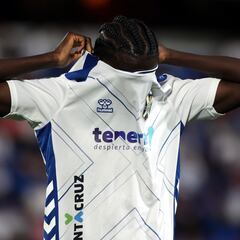 Al Tenerife se le atascan los de abajo