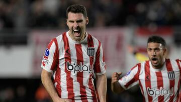 Estudiantes de La Plata's forward Mauro Boselli (L) celebrates with teammate Estudiantes de La Plata's defender Eros Mancuso after scoring during the Copa Sudamericana group stage second leg football match between Argentina's Estudiantes de La Plata and Bolivia's Oriente Petrolero at the Jorge Luis Hirschi stadium in La Plata, Argentina, on June 28, 2023. (Photo by JUAN MABROMATA / AFP)