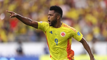 GLENDALE, ARIZONA - JULY 06: Miguel Borja of Colombia celebrates after scoring the team's fifth goal during the CONMEBOL Copa America 2024 quarter-final match between Colombia and Panama at State Farm Stadium on July 06, 2024 in Glendale, Arizona. (Photo by Ezra Shaw/Getty Images)