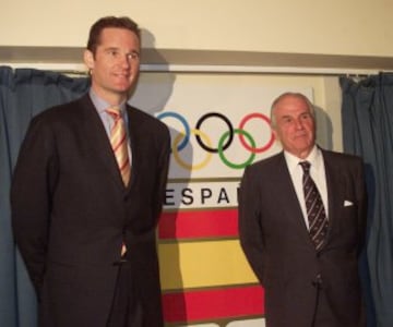 Fue miembro del Comité Olímpico Español (COE) desde 2001, un año después de su retirada. 