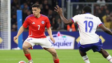 Futbol, Chile vs Francia
Partido amistoso, eliminatorias al mundial 2026.
El jugador de la seleccion chilena Marcelino Nunez controla el balón durante del partido amistoso contra Francia disputado en el estadio Velodrome de Marsella, Francia.
26/03/2024
Manu Blondeau/AOP/SIPA/PHOTOSPORT
Football, Chile vs Francia
Friendly match, 2026 World cup qualifiers.
Chile's player Marcelino Nunez controls the ball during the friendly match against Francia held at the Velodrome stadium in Marsella, France.
26/03/2024
Manu Blondeau/AOP/SIPA/PHOTOSPORT