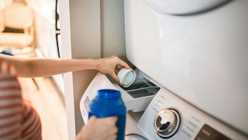 Luca mordió la cápsula con la mala suerte de que el contenido le salpicó en sus ojos, y la pequeña reaccionó frotándoselos, provocándole graves quemaduras.