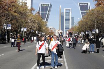 Seguidores de River desde la fan zone habilitada para ellos en Plaza de Castilla