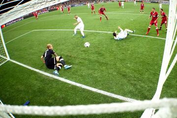 Benzema scores but the referee says he's offside.