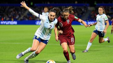 LE HAVRE, FRANCE - JUNE 14: Fran Kirby of England is challenged by Agustina Barroso of Argentina during the 2019 FIFA Women's World Cup France group D match between England and Argentina at on June 14, 2019 in Le Havre, France. (Photo by Marc Atkins/Getty Images)