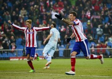 Alegría de Mario Mandzukic después de anotar el 1-0 para el Atlético de Madrid