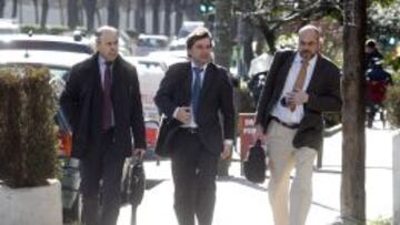 Cristóbal Belda, en el centro, junto a José Rodríguez: defensores de Marta.