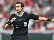 Lusail (Qatar), 06/12/2022.- Mexican referee Cesar Arturo Ramos Palazuelos reacts during the FIFA World Cup 2022 round of 16 soccer match between Portugal and Switzerland at Lusail Stadium in Lusail, Qatar, 06 December 2022. (Mundial de Fútbol, Suiza, Estados Unidos, Catar) EFE/EPA/Noushad Thekkayil
