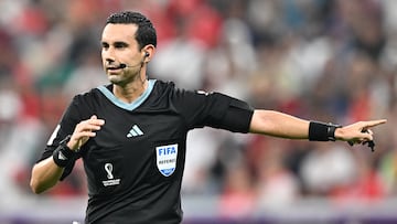 Lusail (Qatar), 06/12/2022.- Mexican referee Cesar Arturo Ramos Palazuelos reacts during the FIFA World Cup 2022 round of 16 soccer match between Portugal and Switzerland at Lusail Stadium in Lusail, Qatar, 06 December 2022. (Mundial de Fútbol, Suiza, Estados Unidos, Catar) EFE/EPA/Noushad Thekkayil