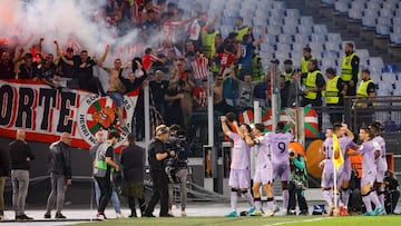 Rome (Italy), 26/09/2024.- Athletic's Aitor Paredes celebrates with teammates after scoring the 1-1 goal during the UEFA Europa League soccer match between AS Roma and Athletic Club Bilbao, in Rome, Italy, 26 September 2024. (Italia, Roma) EFE/EPA/FABIO FRUSTACI