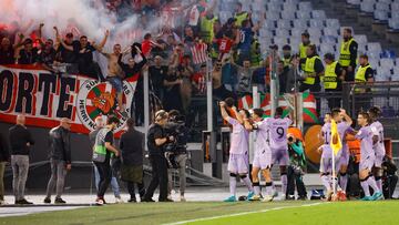 Rome (Italy), 26/09/2024.- Athletic's Aitor Paredes celebrates with teammates after scoring the 1-1 goal during the UEFA Europa League soccer match between AS Roma and Athletic Club Bilbao, in Rome, Italy, 26 September 2024. (Italia, Roma) EFE/EPA/FABIO FRUSTACI