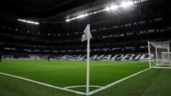 A TikTok account shared this video showing how the platforms with the grass are raised to make this retractable field at the Real Madrid stadium.