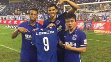 El colombiano Fredy Guarín marcó el gol de la victoria del Shanghái Shenhua ante el Shanghái SIPG, juego en el que Demba Ba sufrió una terrible lesión.