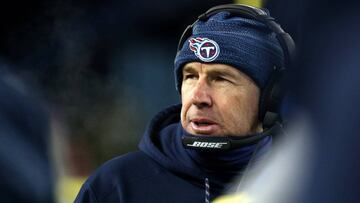 FOXBOROUGH, MA - JANUARY 13: Head coach Mike Mularkey of the Tennessee Titans looks on in the second quarter of the AFC Divisional Playoff game against the New England Patriots at Gillette Stadium on January 13, 2018 in Foxborough, Massachusetts. Adam Glanzman/Getty Images/AFP
== FOR NEWSPAPERS, INTERNET, TELCOS & TELEVISION USE ONLY ==