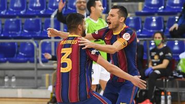 Dyego y Matheus celebran un tanto del Bar&ccedil;a ante Palma.