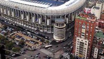 <b>REAL MADRID EN LAS ALTURAS</b>. Desde el ático de Torre Europa, As pudo captar esta imponente visión aérea del nuevo Bernabéu, con sus cuatro lados cubiertos y techados.
