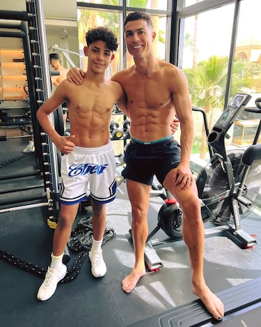 Cristiano Ronaldo presume de forma física a sus 40 años