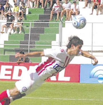 El 2008, tras un llamado de Nestor Gorosito, Mirosevic decide volver a Argentina, donde juega una temporada en Argentinos Juniors. 