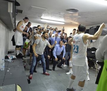 La fiesta del equipo madridista en el vestuario.