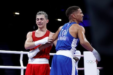 Rafa Lozano Jr. llora tras su derrota contra Junior Alcántara. 