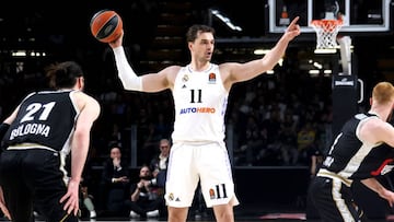 Mario Hezonja, alero croata del Real Madrid, marca jugada.