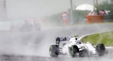 Valtteri Bottasen en acción durante la sesión de clasificación del GP de Malaisia de Fórmula Uno en el Circuito Internacional de Sepang.