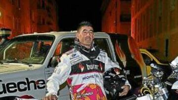 <b>CON SU MOTO. </b>Pellicer, junto a su nueva KTM de 690cc.