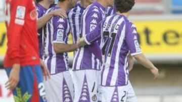<b>UNA PIÑA. </b>Los jugadores del Valladolid celebraron los cuatro goles y siguen la estela del Celta.
