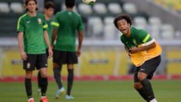 CON LA SELE&Ccedil;AO. Marcelo y Filipe hacen un ejercicio en una sesi&oacute;n en la pasada Copa Confederaciones.
 