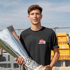 La Europa League transforma a Pau Torres en un icono