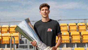 La Europa League transforma a Pau Torres en un icono