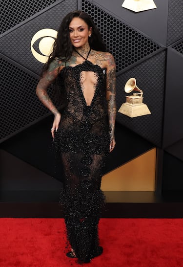 Kehlani posa en la alfombra roja. 