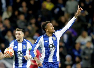 1-2. Eder Militao celebró el primer gol.