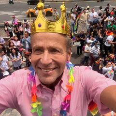 Alfredo Adame comparte momentos desde su primera Marcha LGBT+ en CDMX