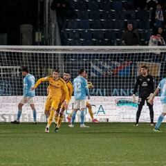 El Ibiza da otro paso hacia el descenso, del que sale la Ponfe