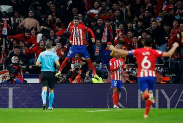 2-1. Álvaro Morata celebra el segundo gol que marca en el minuto 56 partido.