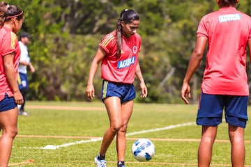 La Selección Colombia Femenina dejó atrás la celebración por clasificar al Mundial y los Juegos Olímpicos y se enfoca en la final de la Copa América ante Brasil este sábado en el Alfonso López de Bucaramanga.