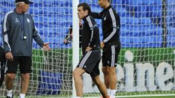 Ancelotti, con Cristiano y Bale.
