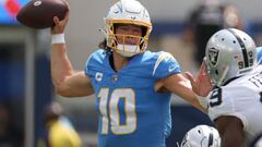 INGLEWOOD, CALIFORNIA - SEPTEMBER 11: Quarterback Justin Herbert #10 of the Los Angeles Chargers attempts a pas during the first half against the Las Vegas Raiders at SoFi Stadium on September 11, 2022 in Inglewood, California.   Harry How/Getty Images/AFP