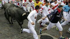 Rápido encierro de los toros de Jandilla en San Fermín