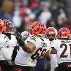 What happened to the Bengals flight after their Christmas Eve win against the Patriots?