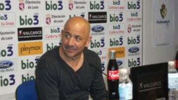 Claudio, entrenador de la Ponferradina.