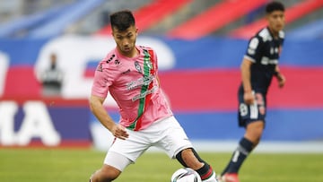 Futbol, Universidad de Chile vs Palestino.
 Fecha 27, campeonato nacional 2021.
 El jugador de Palestino Carlos Villanueva, centro, es fotografiado contra Universidad de Chile durante el partido de primera division realizado en el estadio El Teniente.
 Ra