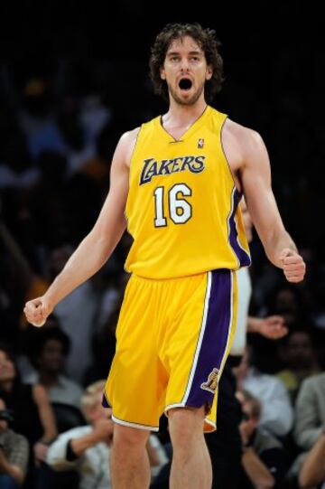 Pau llegó a Los Angeles Lakers en 2008. Con el conjunto angelino ganó dos anillos de la NBA, el 2009 y 2010.