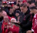 Es la imagen más esperada en la Premier: así entró Salah a Anfield tras su disputa con Slot