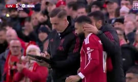 Es la imagen más esperada en la Premier: así entró Salah a Anfield tras su disputa con Slot