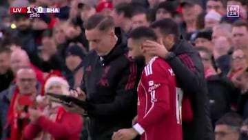 Es la imagen más esperada en la Premier: así entró Salah a Anfield tras su disputa con Slot