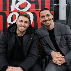 Santiago Giménez, presente en San Siro tras firmar con el Milán